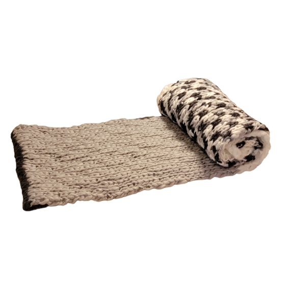 Cute! Gray Infinity Scarf ▪︎LC Lauren Conrad ▪︎Grays and Cream ▪︎ EUC - Picture 3 of 13